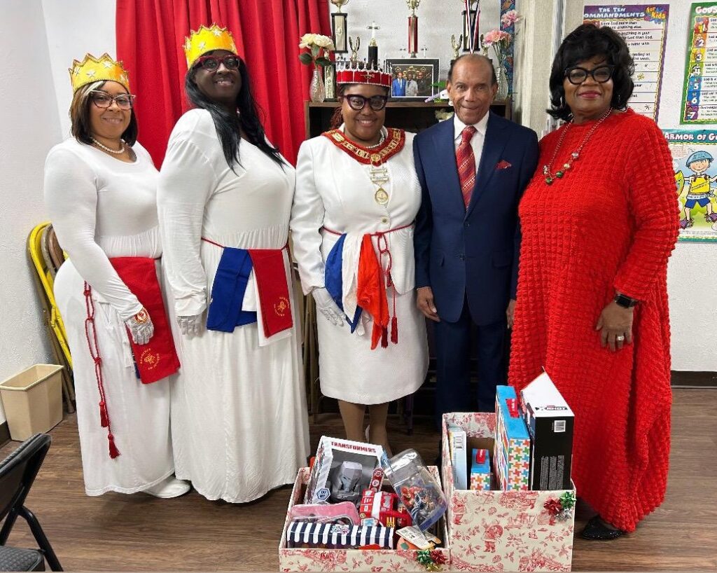 Heroine Lashundra Badon, Heroine Danisha Bob, District Deputy Grand Most Ancient Matron Tarna Thomas, Pastor A. L. Banks and First Lady Banks
